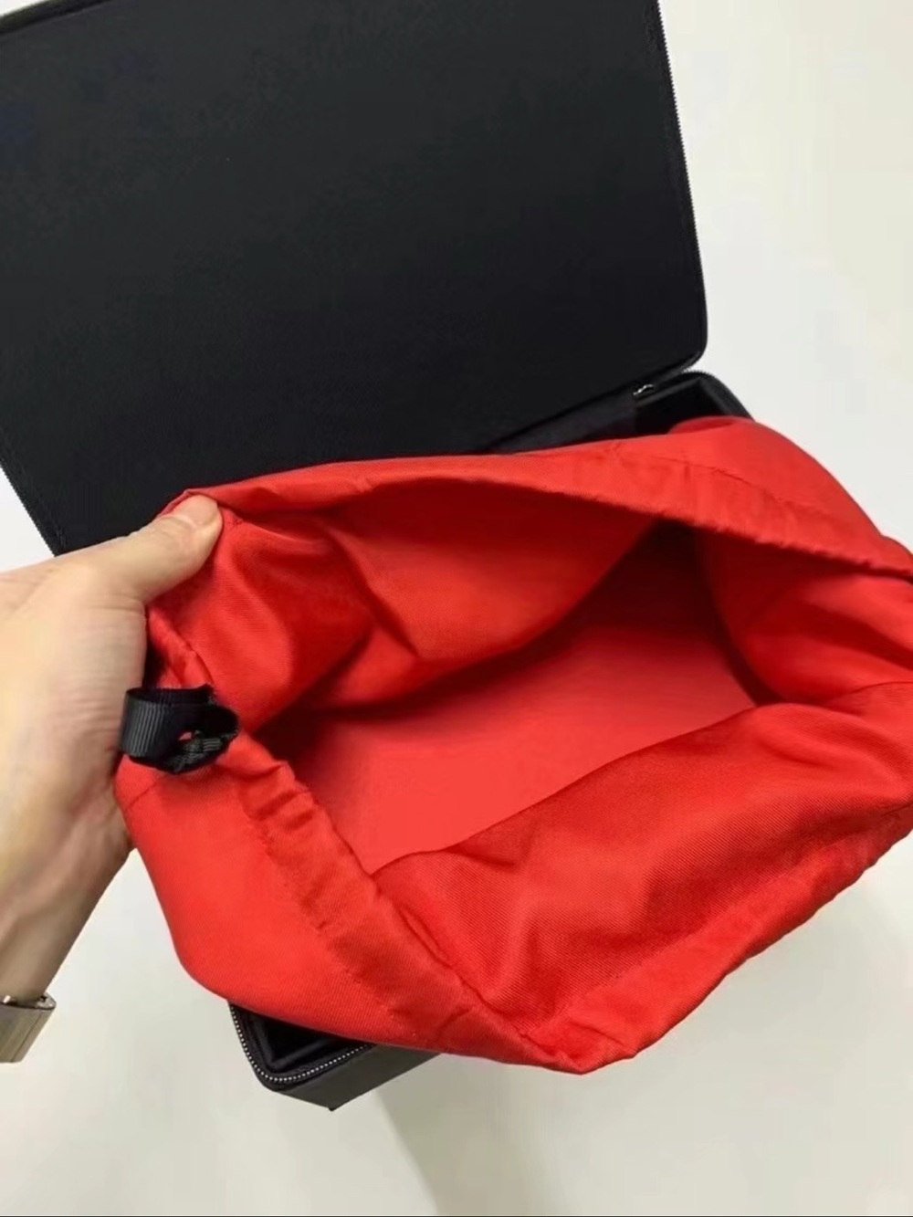 Givenchy beauty Black Leather Zip case - Picture 6 of 12
